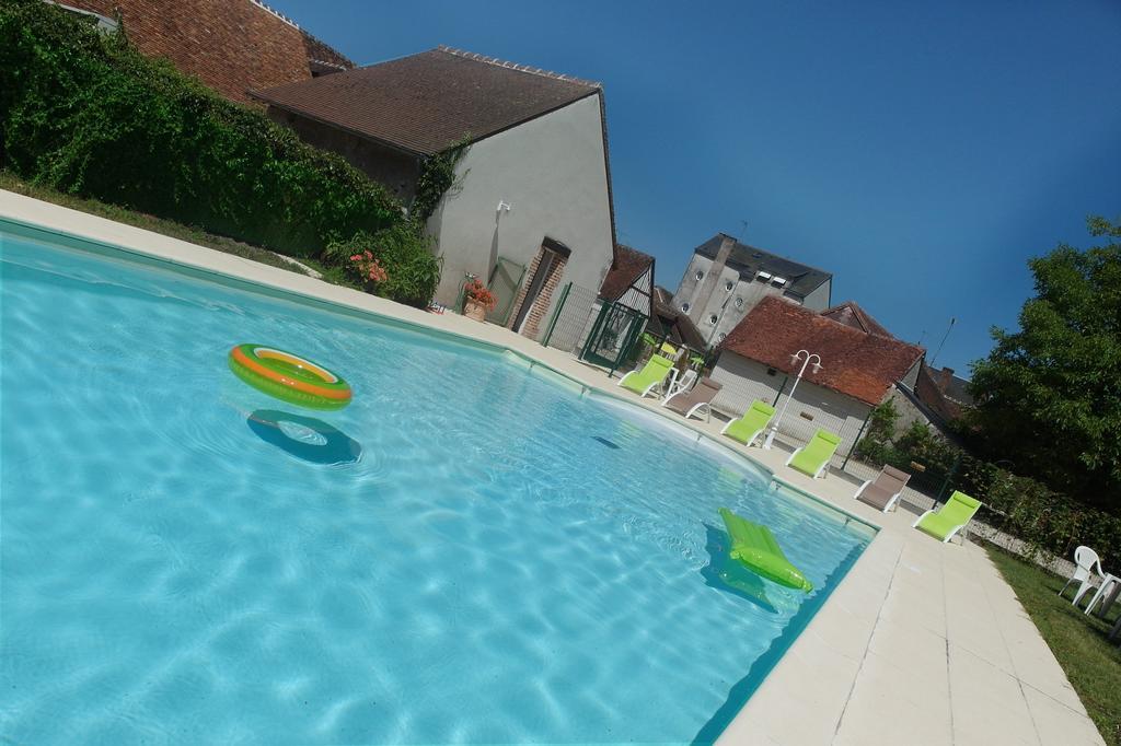 Logis Hotel Du Cygne Bracieux Zewnętrze zdjęcie